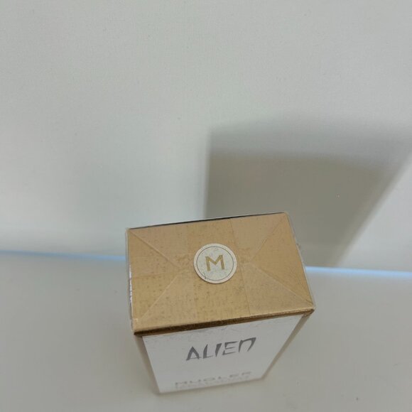 Alien Eau de Parfum with Cashmere Wood & Amber BRAND NEW - Picture 2 of 4